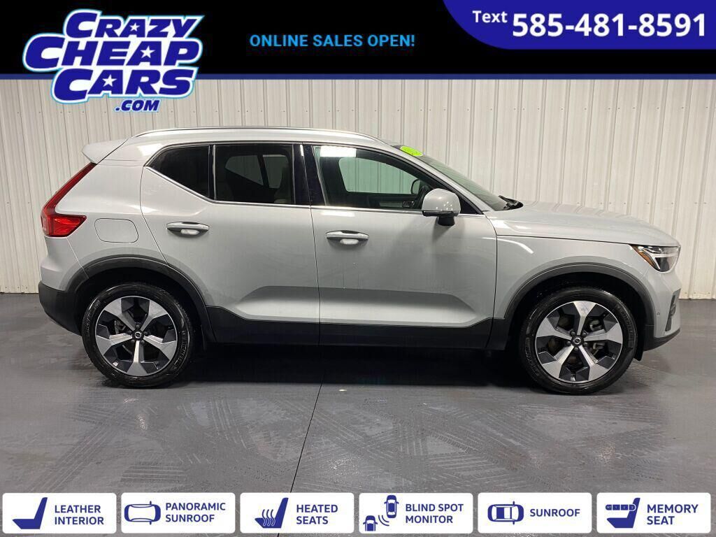 2024 VOLVO XC40
