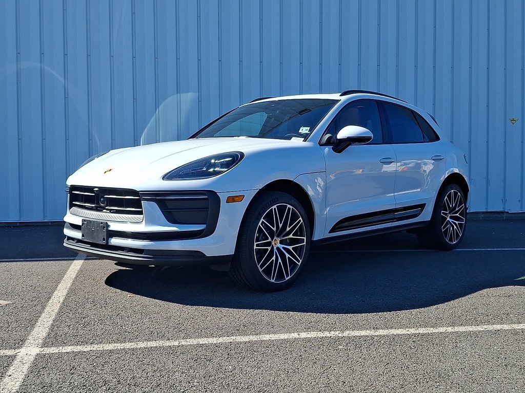 2025 PORSCHE Macan