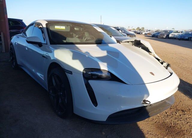 2022 PORSCHE Taycan