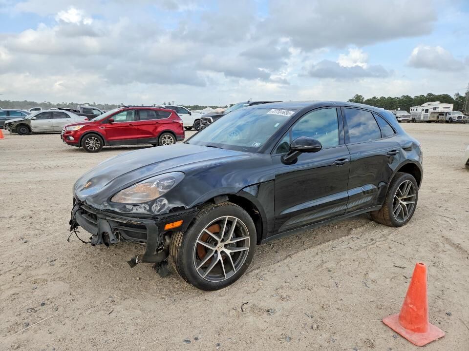 2025 PORSCHE Macan