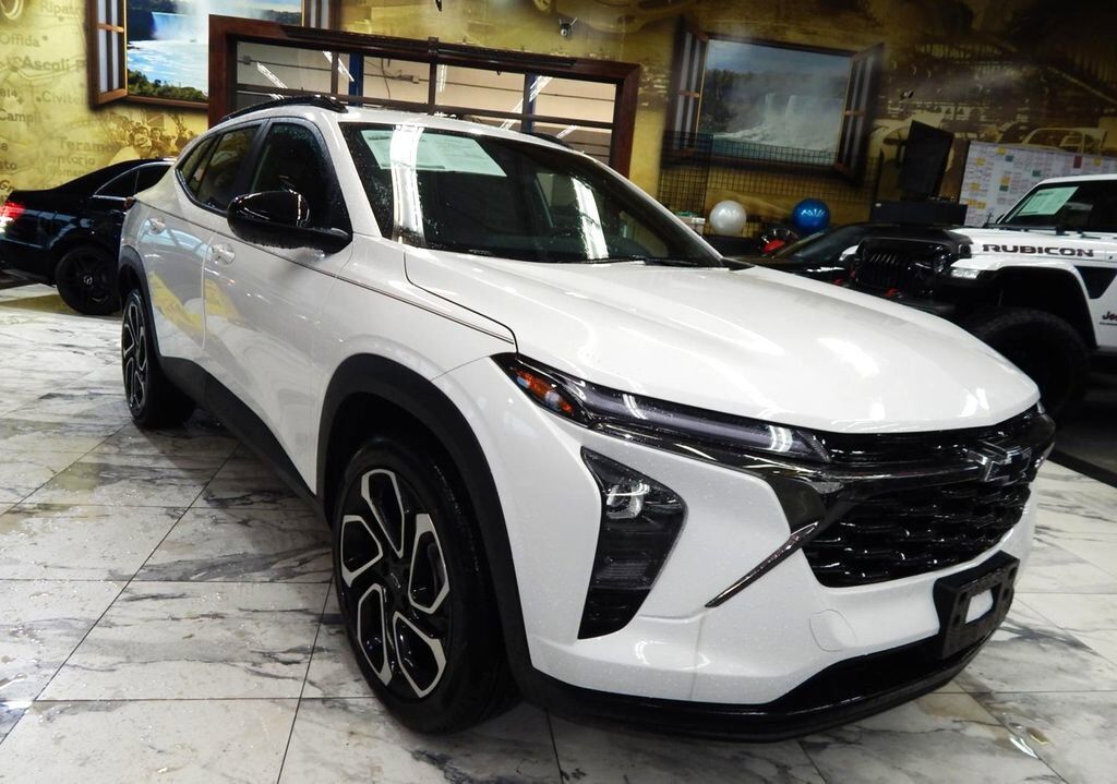 2025 CHEVROLET Trax