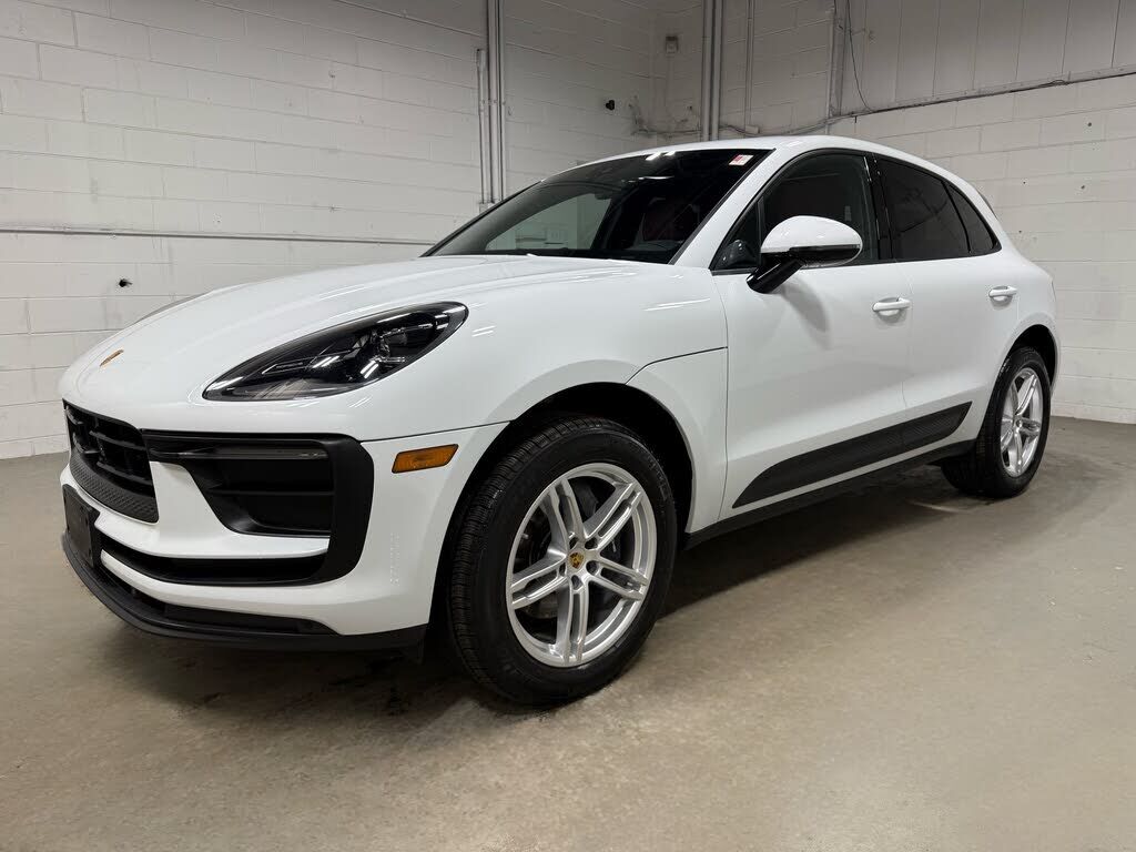 2025 PORSCHE Macan