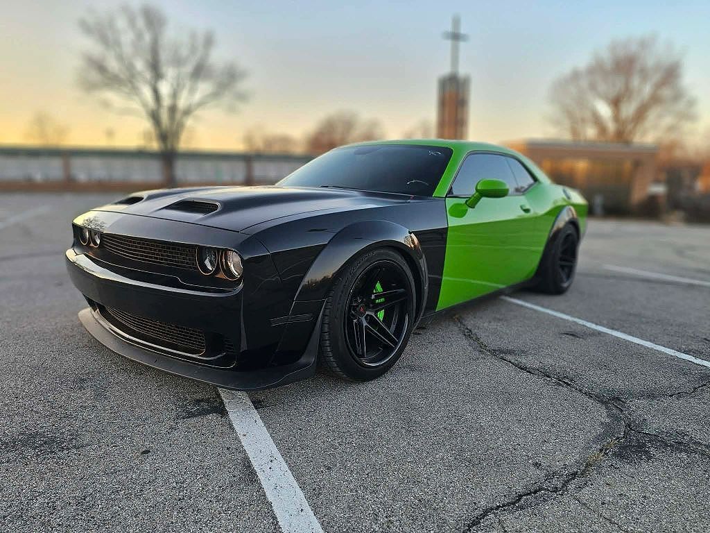 2017 DODGE Challenger
