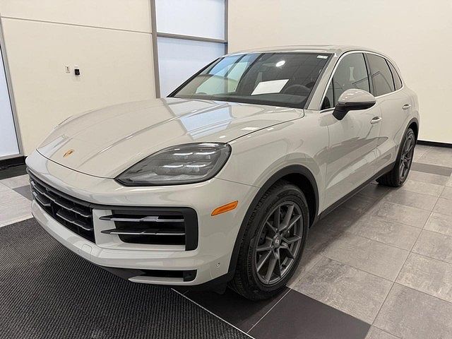 2025 PORSCHE Cayenne