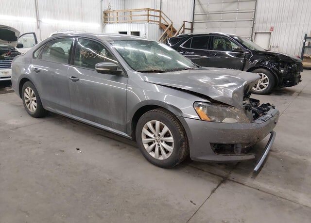 2013 VOLKSWAGEN Passat