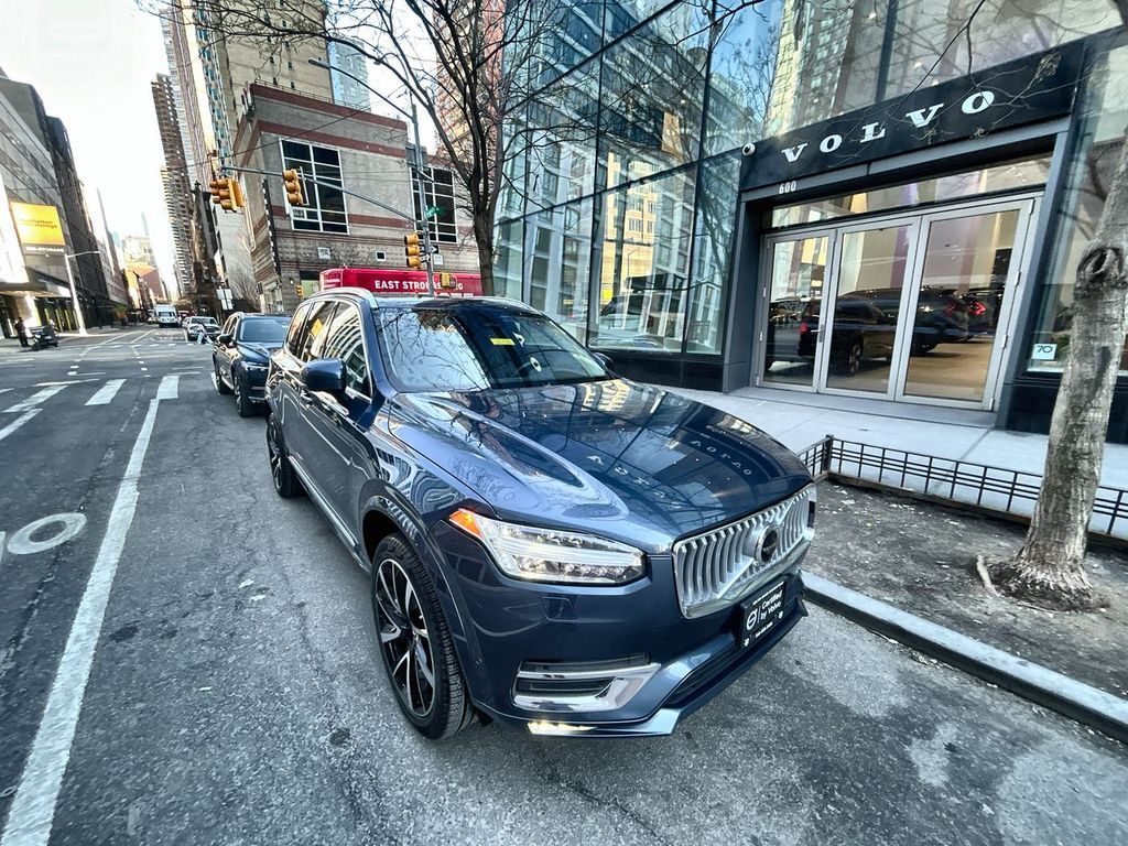 2023 VOLVO XC90