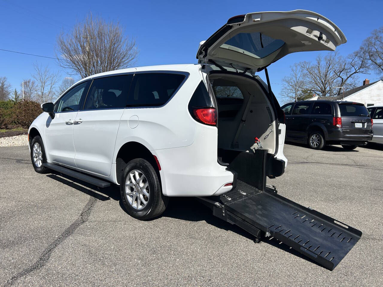 2022 CHRYSLER Voyager