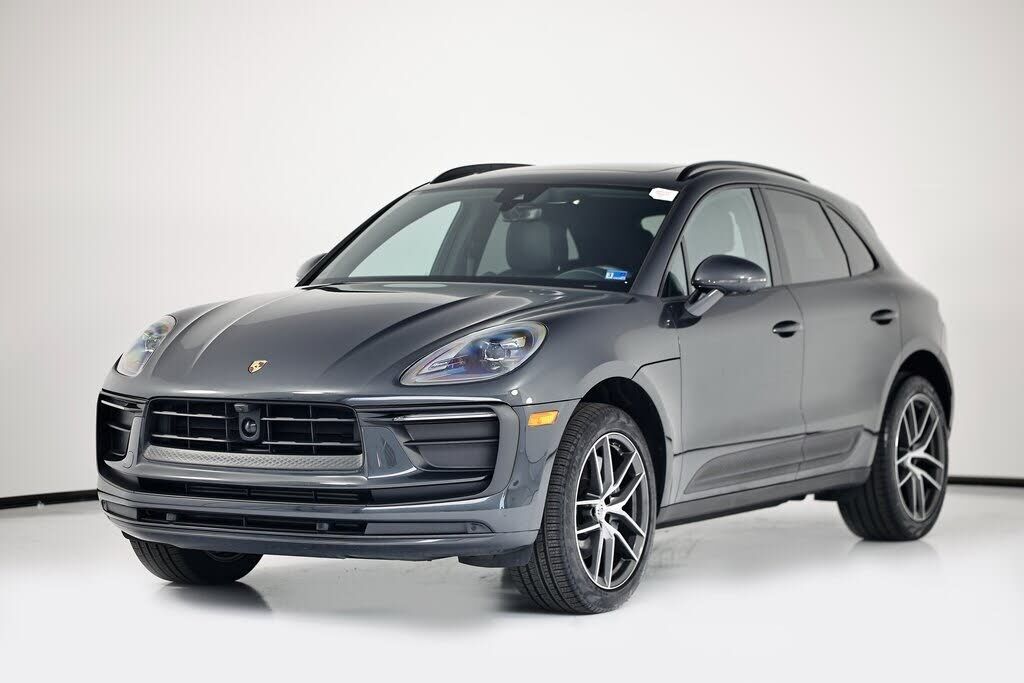 2025 PORSCHE Macan