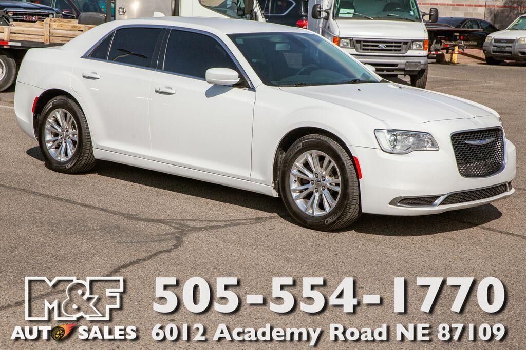 2019 CHRYSLER 300