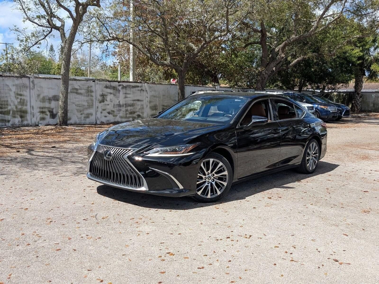 2019 LEXUS ES