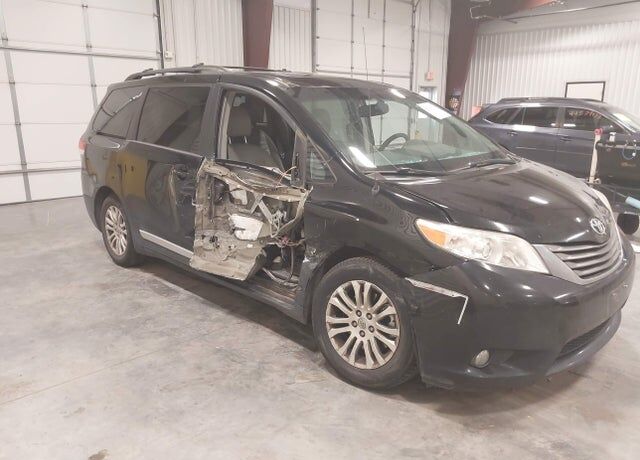2013 TOYOTA Sienna