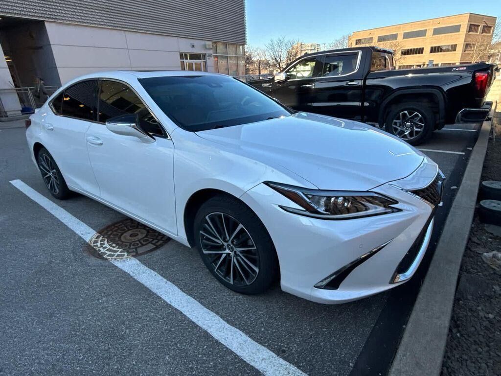 2022 LEXUS ES