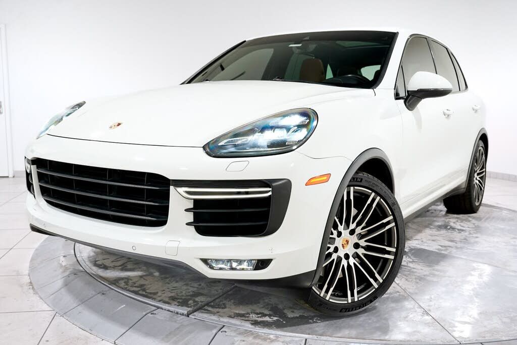 2017 PORSCHE Cayenne