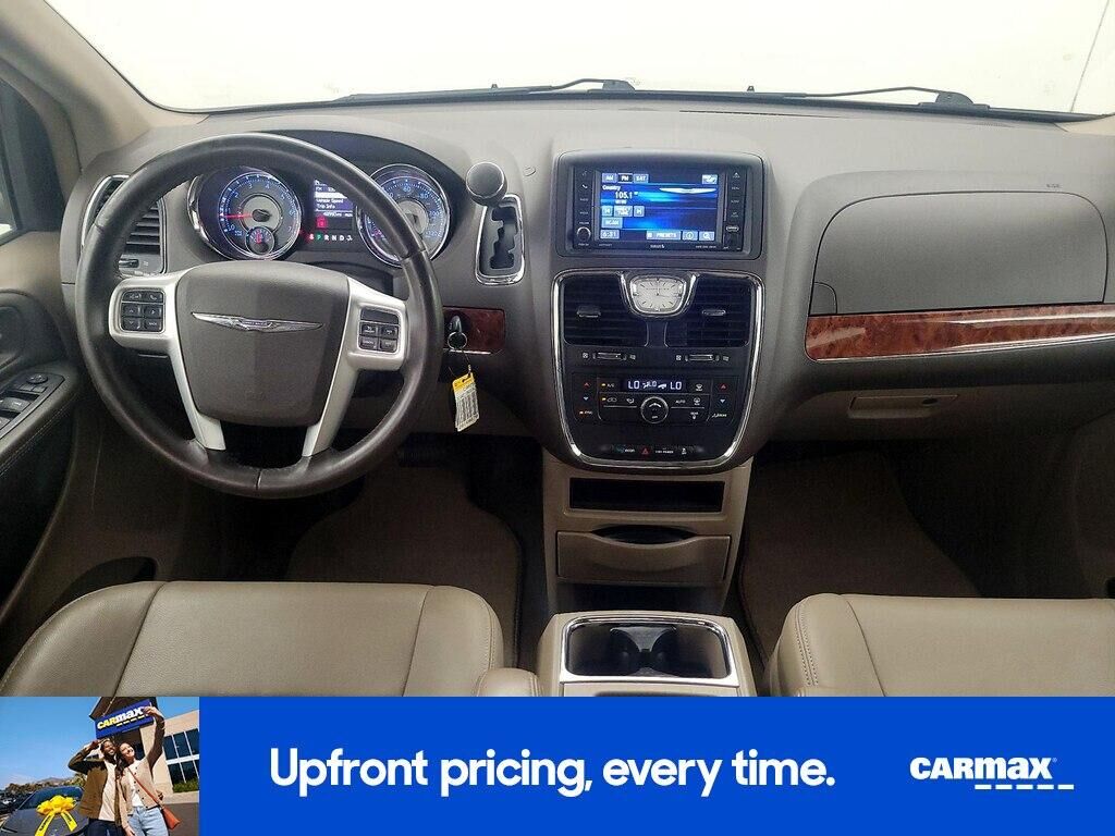 2016 CHRYSLER Town and Country