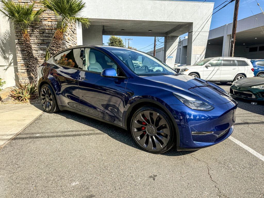 2023 TESLA Model Y