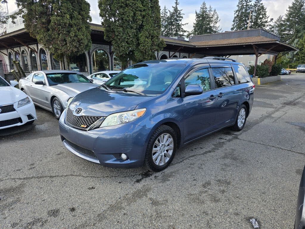2014 TOYOTA Sienna