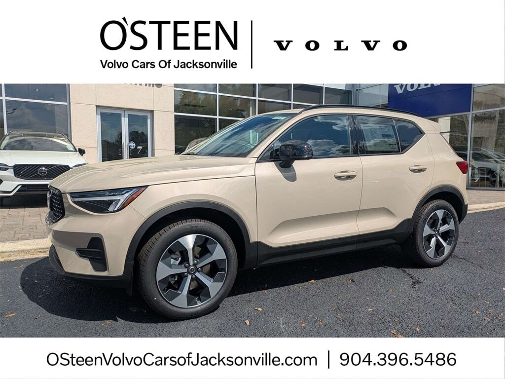 2026 VOLVO XC40