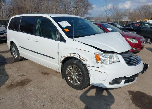 2016 CHRYSLER Town and Country