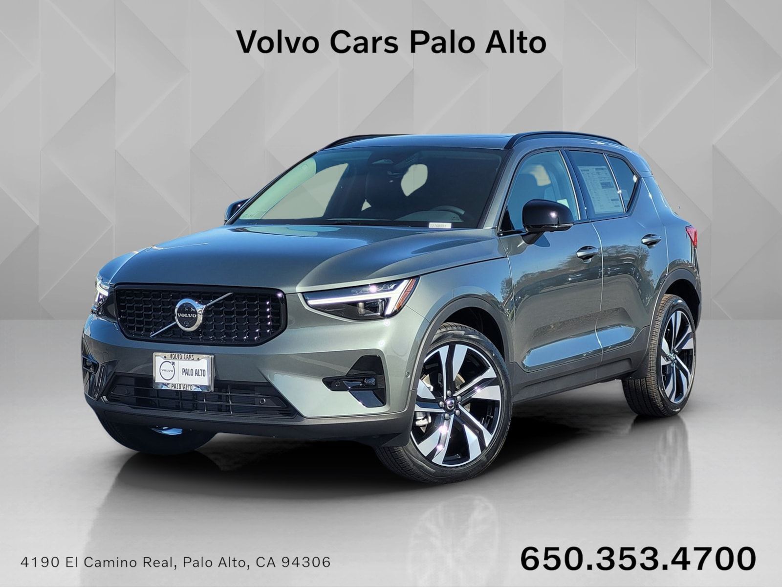 2026 VOLVO XC40