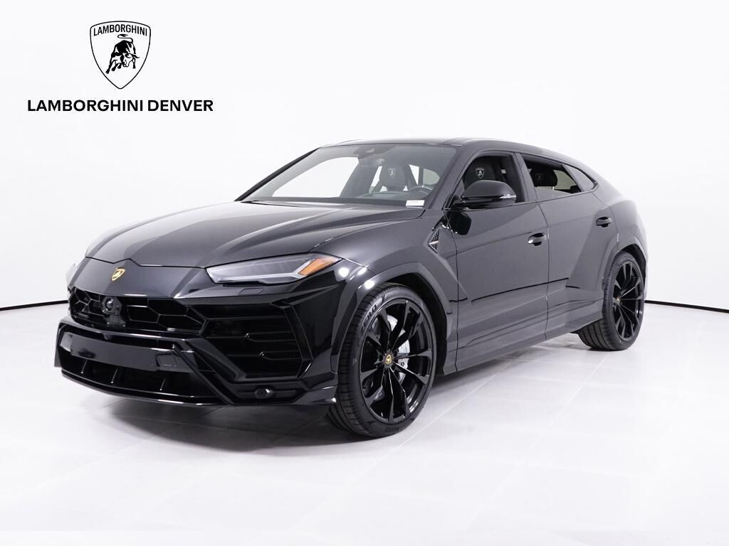 2022 LAMBORGHINI URUS