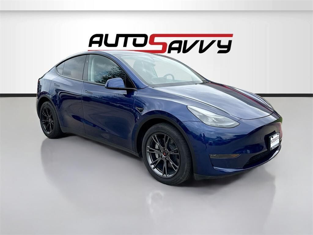 2025 TESLA Model Y