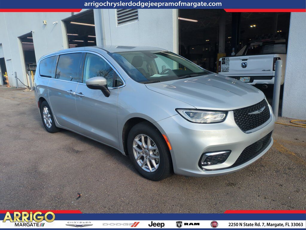 2023 CHRYSLER Pacifica