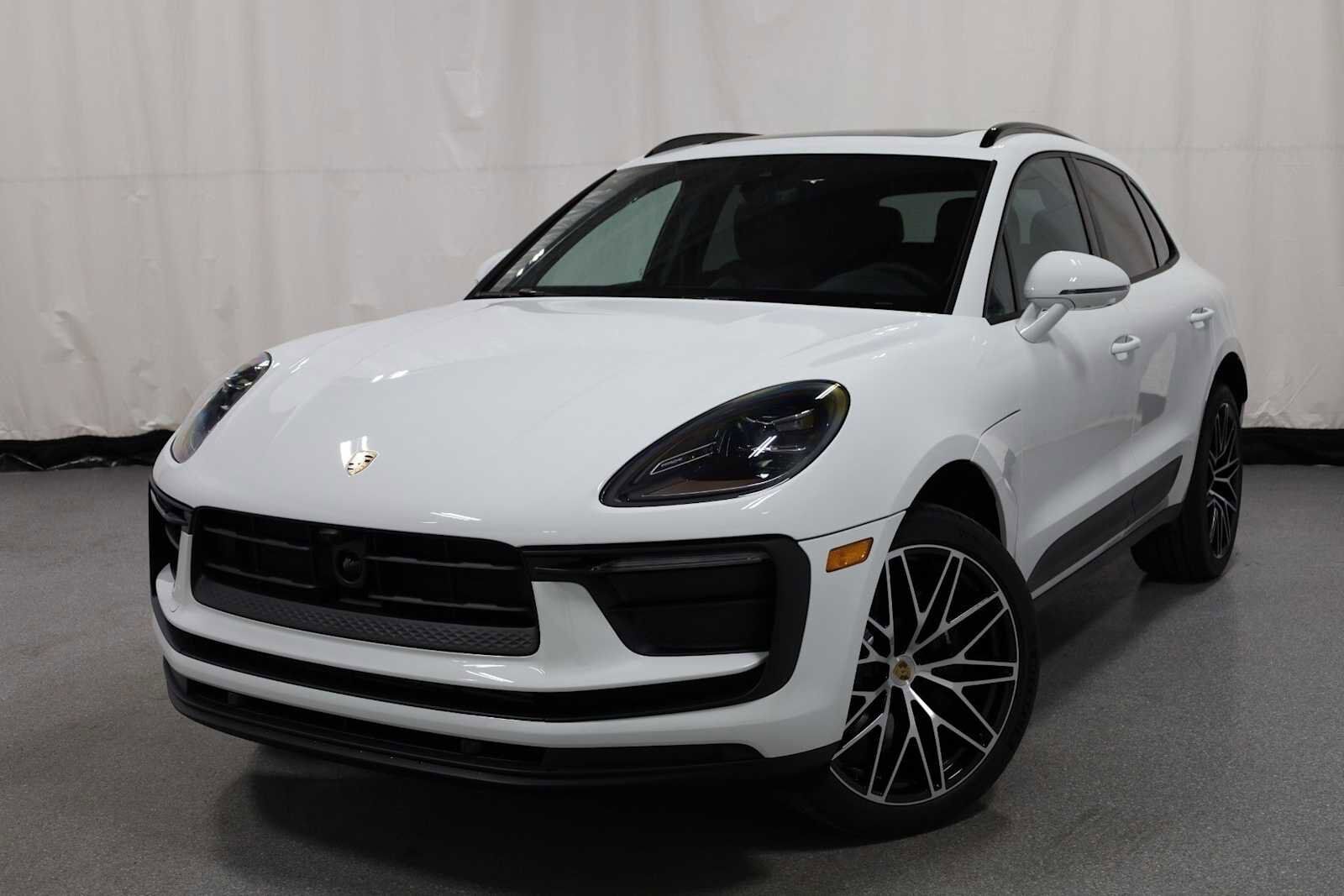 2026 PORSCHE Macan