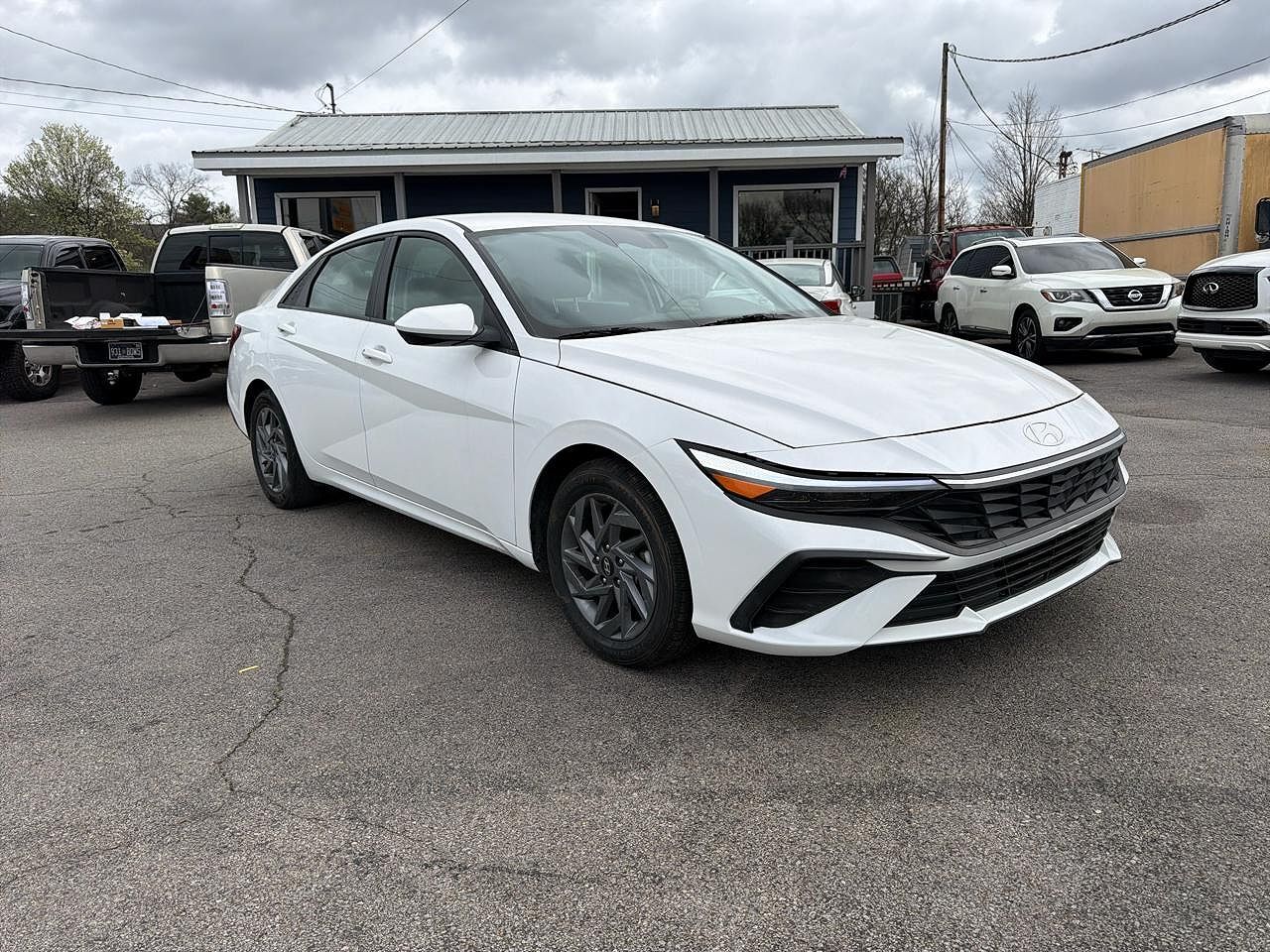 2024 HYUNDAI Elantra