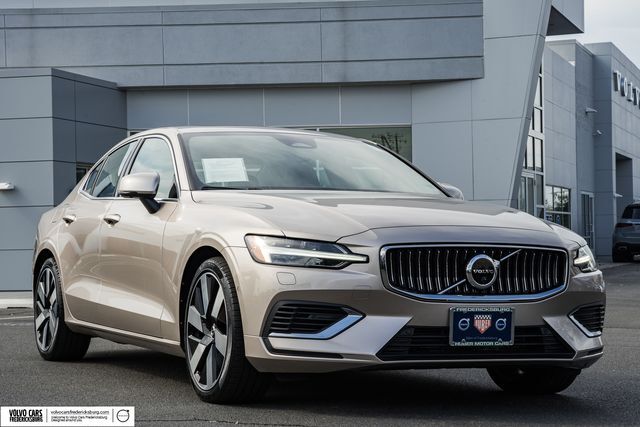 2023 VOLVO S60