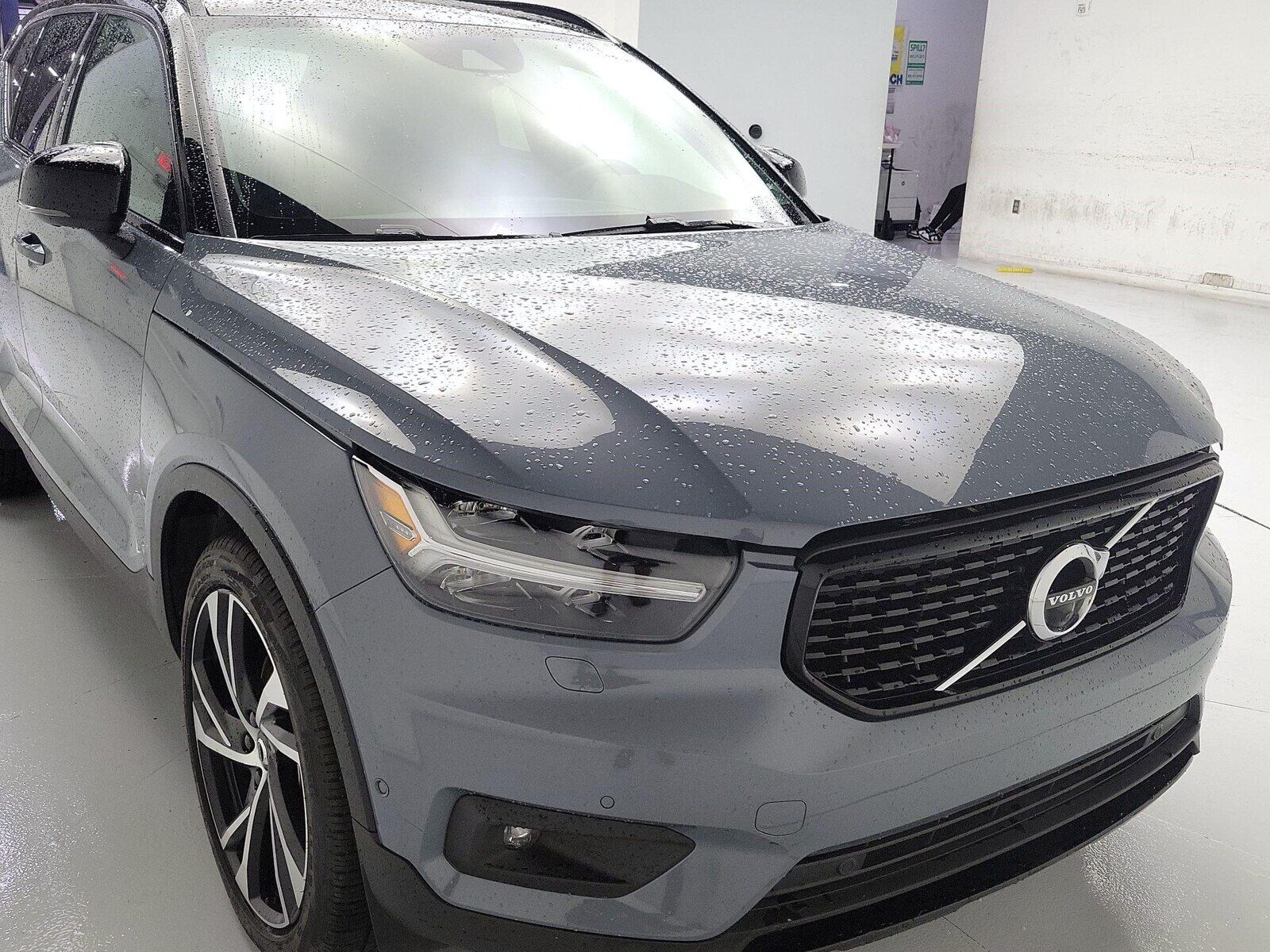 2022 VOLVO XC40