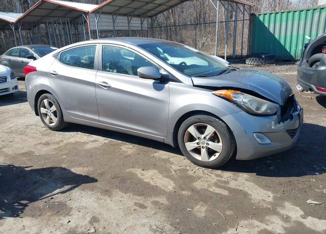 2013 HYUNDAI Elantra