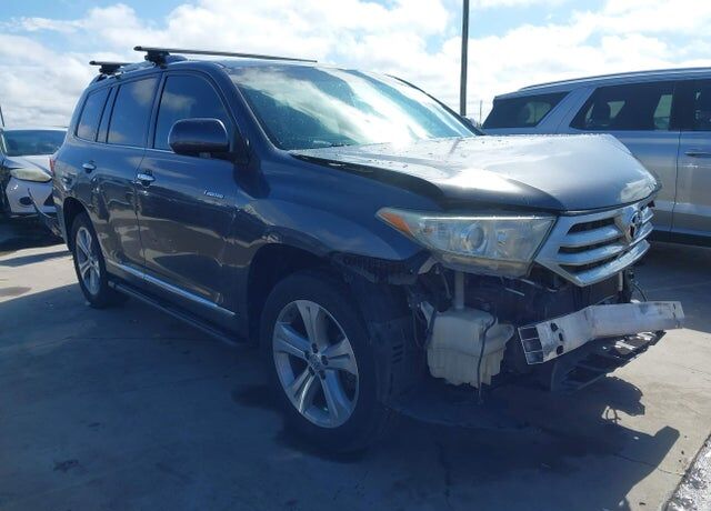 2013 TOYOTA Highlander
