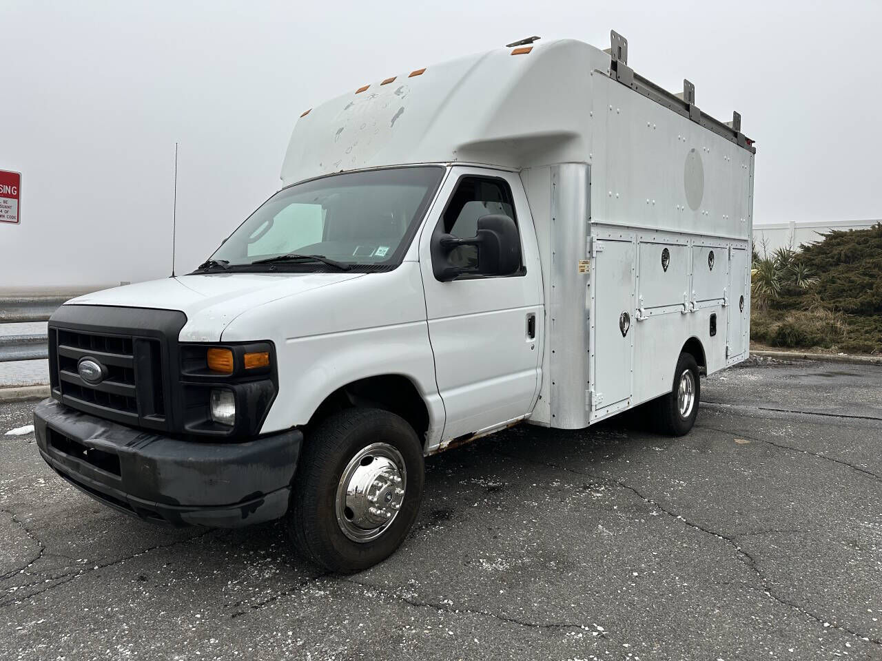2010 FORD E-350