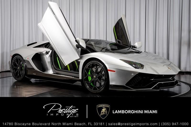 2022 LAMBORGHINI Aventador