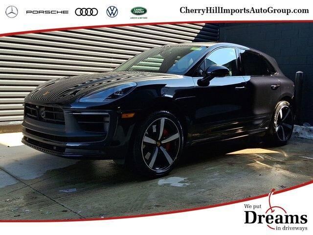 2025 PORSCHE Macan