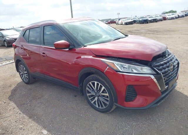 2022 NISSAN Kicks