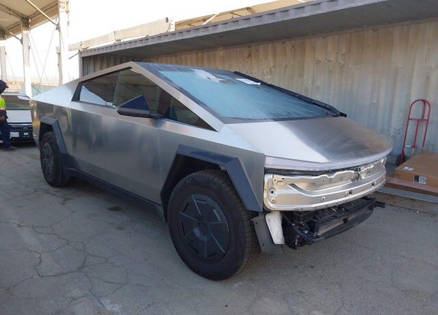 2025 TESLA Cybertruck