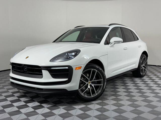 2026 PORSCHE Macan