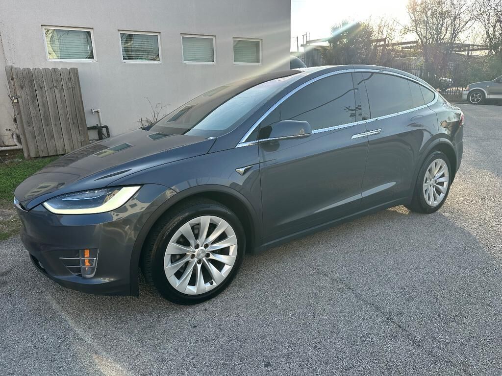 2021 TESLA Model X