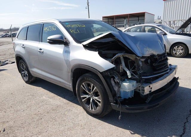 2016 TOYOTA Highlander
