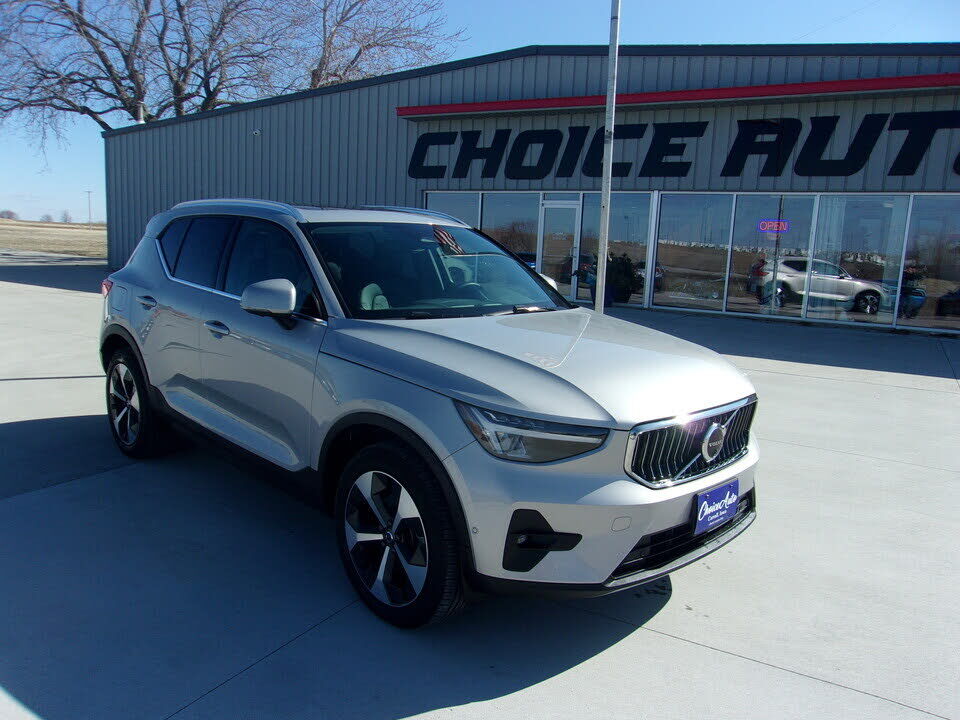 2024 VOLVO XC40