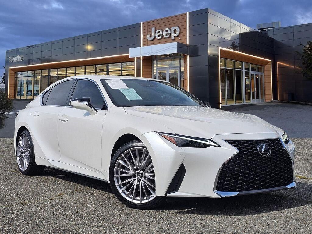 2023 LEXUS IS