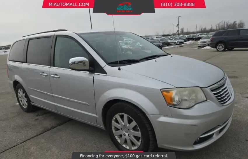 2012 CHRYSLER Town and Country