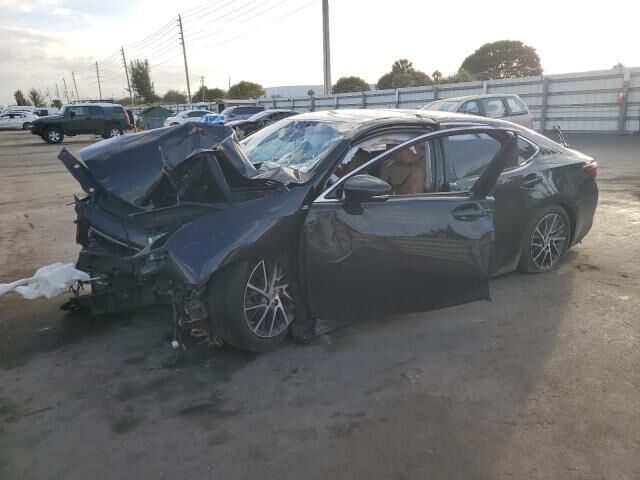 2018 LEXUS ES