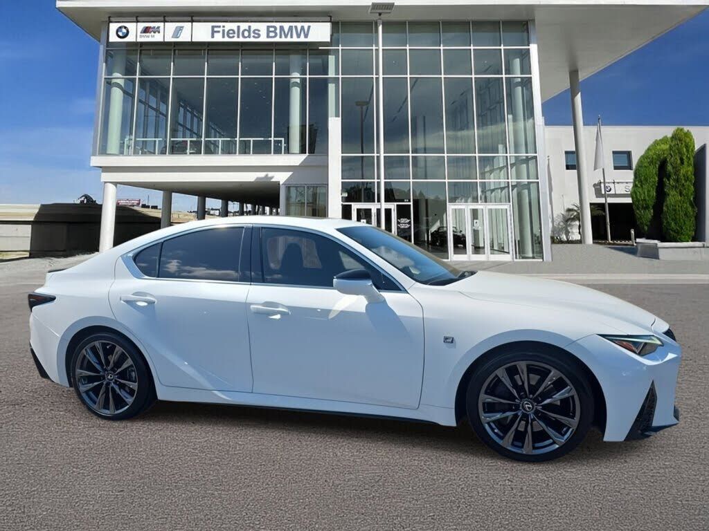 2022 LEXUS IS
