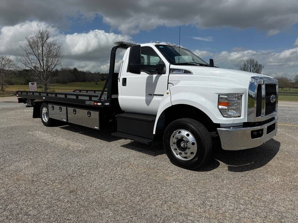 2025 FORD F-650