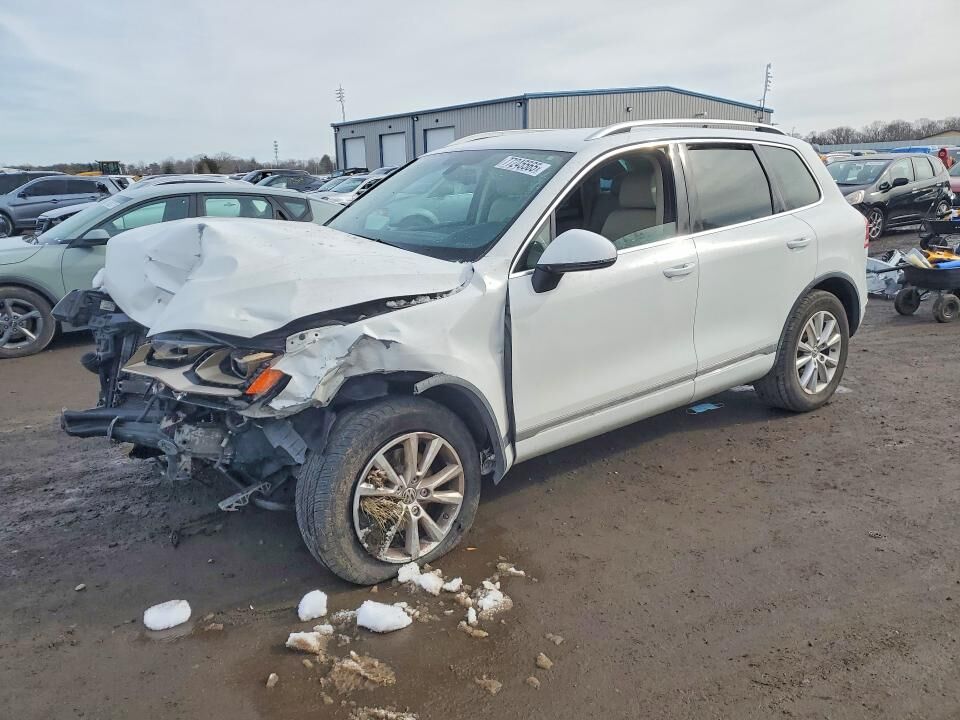 2013 VOLKSWAGEN Touareg