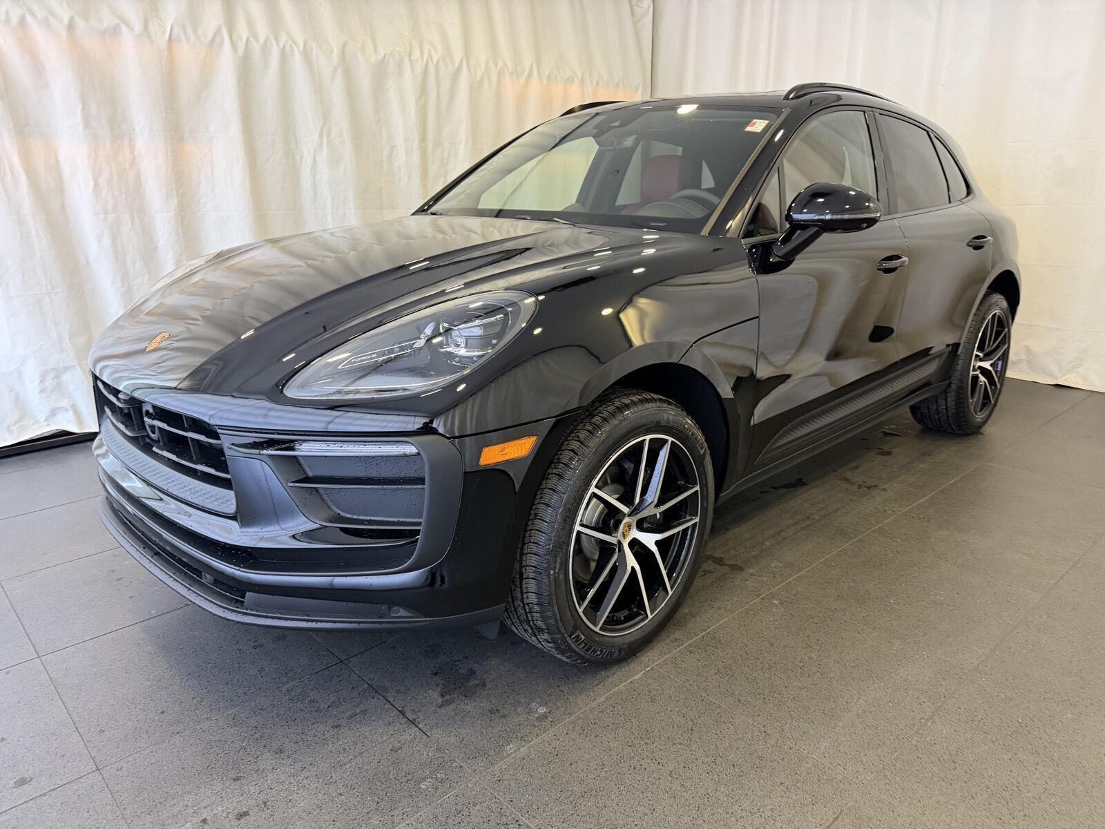 2026 PORSCHE Macan