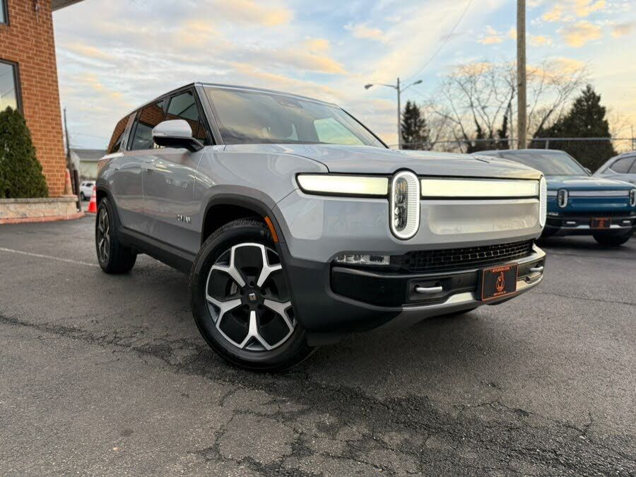 2024 RIVIAN R1S
