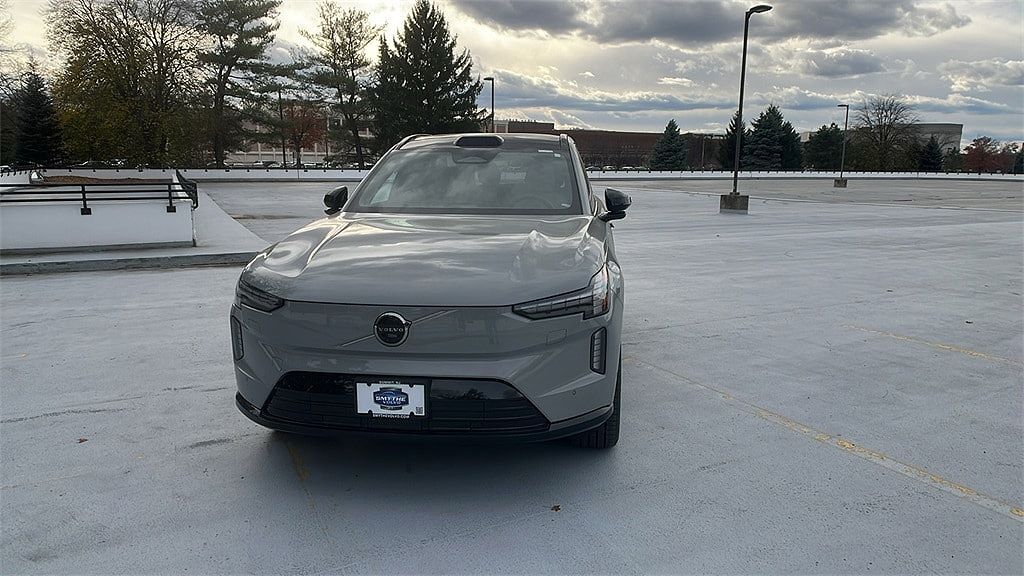 2025 VOLVO EX90